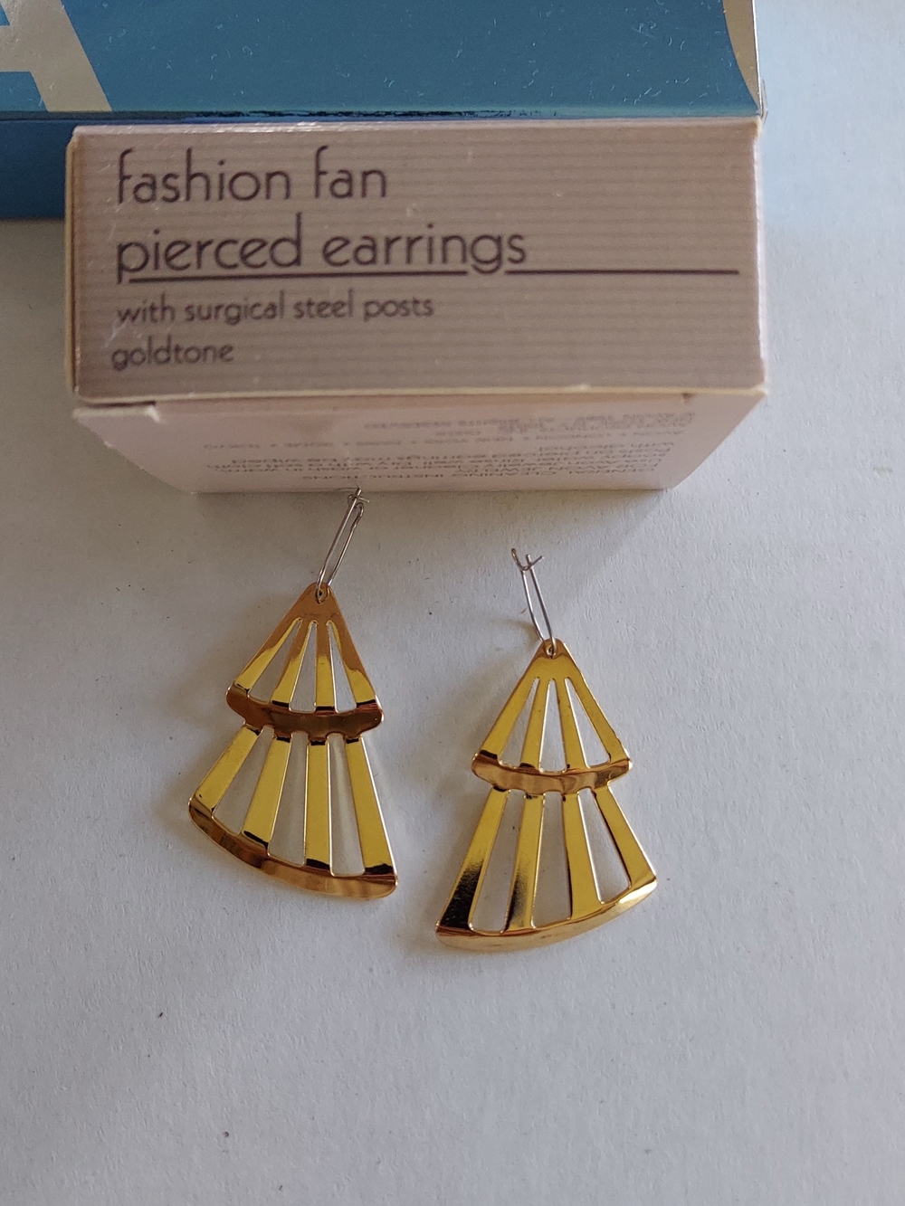 Vintage Avon Goldtone Tiered Fan Drop Earrings